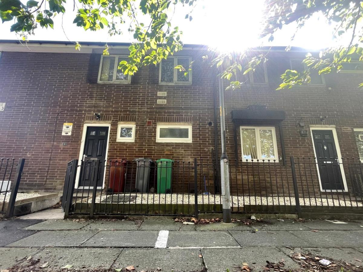 Bright, Warm & Cozy House In Harpurhey Daire Manchester Dış mekan fotoğraf
